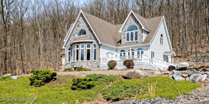 Photo of 8 Kickapoo Drive, Hazle Township PA